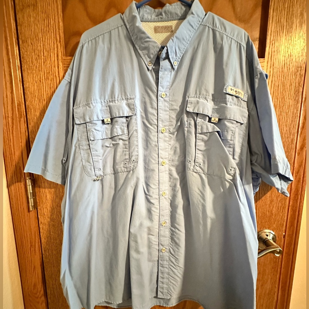 Columbia Men's Light Blue Short Sleeve Shirt
